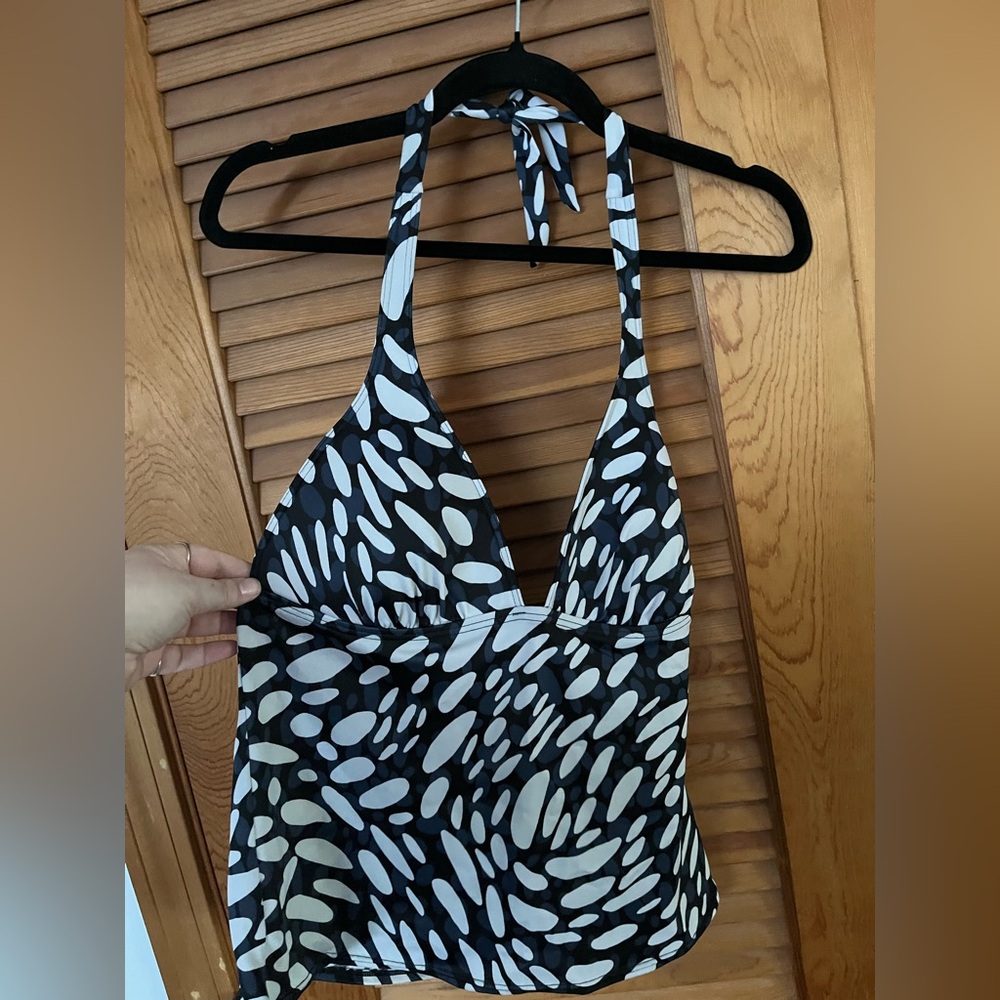 Victoria’s Secret VS halter Tankini Top with a Black White design size Large